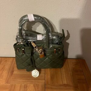 BadgleyMischa gorgeous, green quilted purse